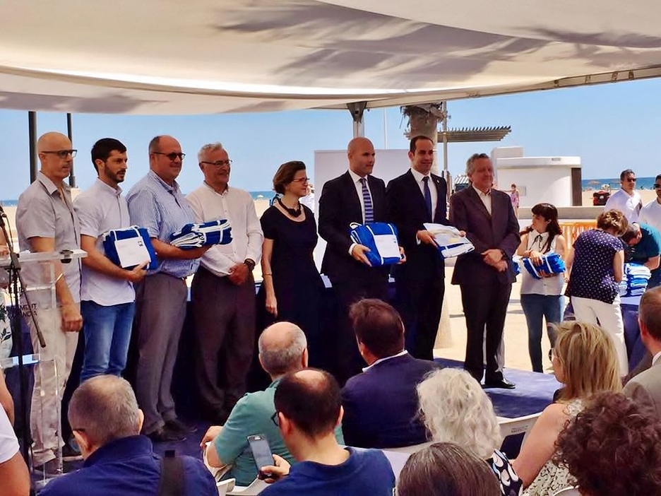 De Playa de la Fossa Viert Zijn Dertigjarig Bestaan Met Blauwe Vlag