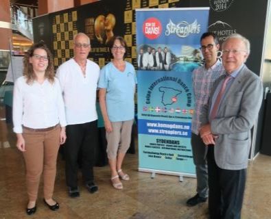 500 escandinavos pertenecientes a un grupo de danza pasan el mes de mayo en Calp