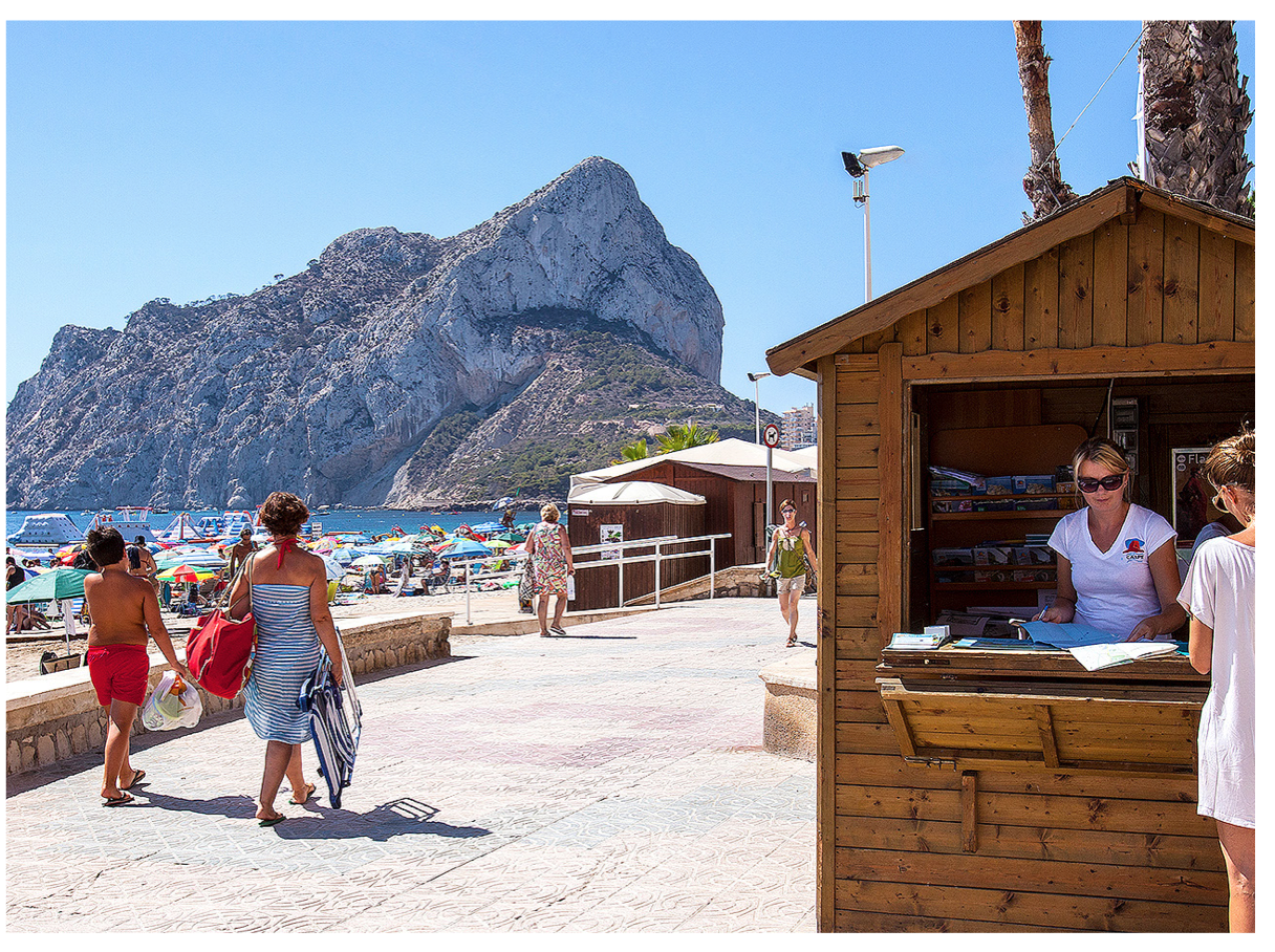 Die Büros und Infostände der Touristeninformation in Calp öffnen mit allen Sicherheitsmaßnahmen