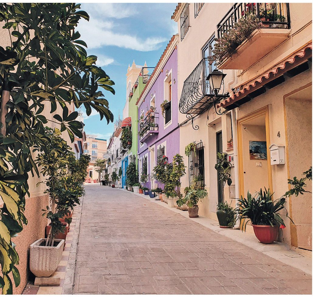 Calp organises free guided tours of its old town in various languages