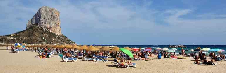 Calp incia una campaña para mantener limpias de colillas las playas