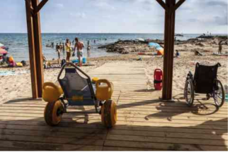 Calp establece un sistema de cita previa para hacer uso de las playas adaptadas