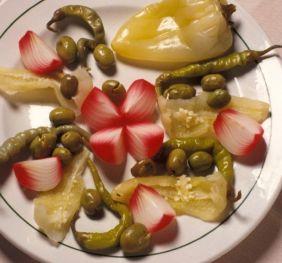 Paprika und Tomaten in Salzlake